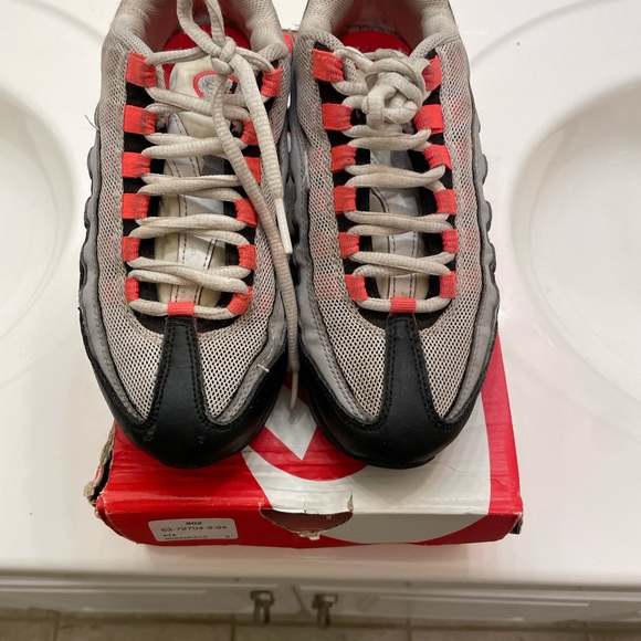 Nike Air Max 95 Solar Red (GS) Size 4.5Y - Picture 3 of 8
